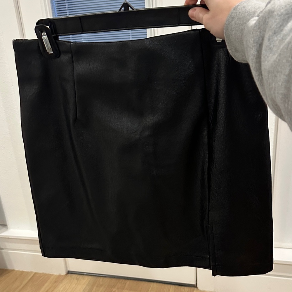 Elegant Black Leather Skirt